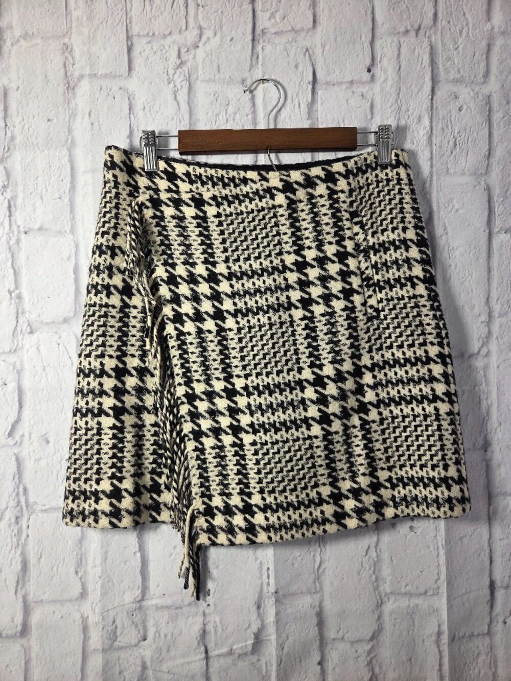 Eddie Bauer Size 6  Black White Plaid Wool Blend Blanket Wrap Skirt Fringe Fall